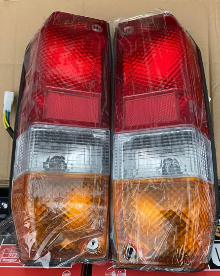 Blocs arrière multifonctions pour Toyota Land Cruiser série 7